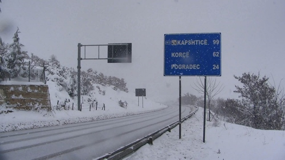 Hapet rruga per levizjen e mjeteve te tonazhit te rende ne Kapshtice